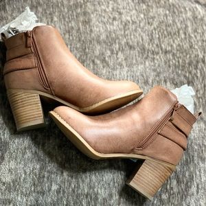 Short heeled booties
